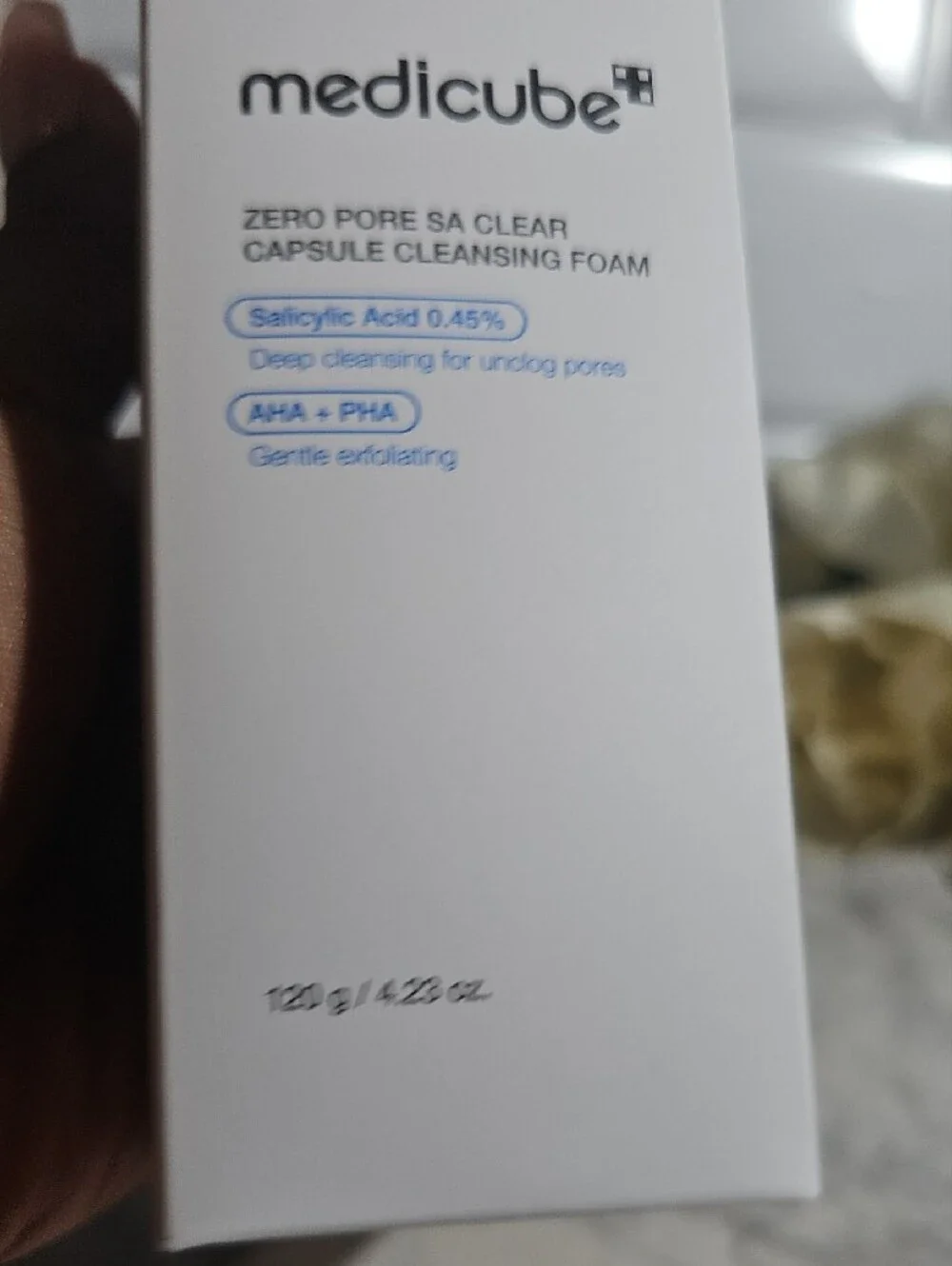 Medicube Zero Pore SA Clear Capsule Cleansing Foam — White